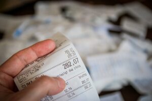 ポケモンカードの売却時に知っておくべき税金の取り扱いは？