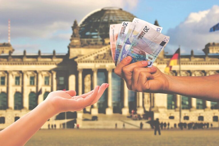 ポケモンカードの売却にかかる税金はどう計算するの？